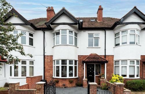 New Eltham Casa | Spacious 4-Bed House Direct Link to Central London Pass the Keys