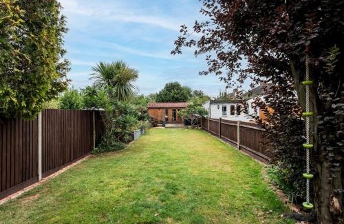 New Eltham Casa | Spacious 4-Bed House Direct Link to Central London Pass the Keys