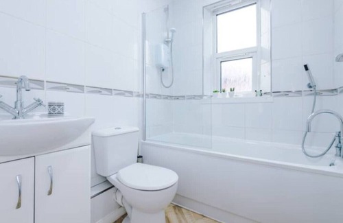 Salford Casa | Spacious 4-Bed House Manchester