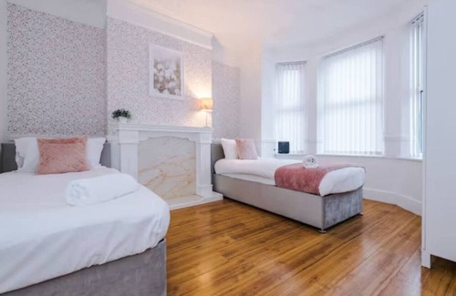 Salford Casa | Spacious 4-Bed House Manchester
