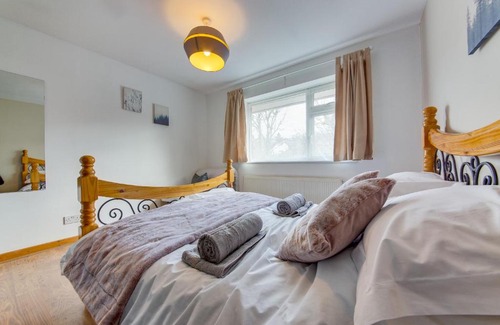 Sheffield Casa | Spacious 4 Bed House w Office & Parking Nr Peaks