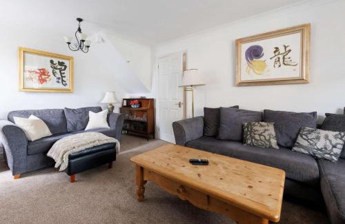 Selsey Casa | Spacious 4-Bed Seaside Retreat in Selsey