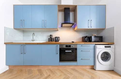 Marlborough Apartamento | Spacious 4 bed, sleeps 8, good transport link