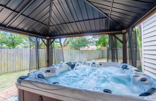 Fort Walton Beach Casa | Spacious 4-bedroom house in Fort Walton Beach with lots of parking.