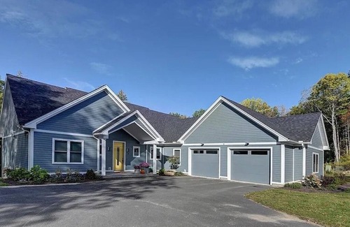 Great Barrington Casa | Spacious 4-bedroom house with pool access in Great Barrington