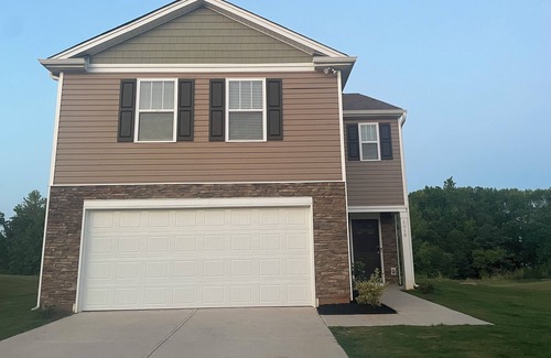 Boiling Springs Casa | Spacious 4-bedroom building in lovely Boiling Springs with WiFi, AC