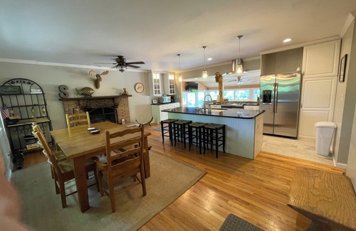 Russell Springs Casa | Spacious 4-bedroom house in wonderful Russell Springs with WiFi, AC