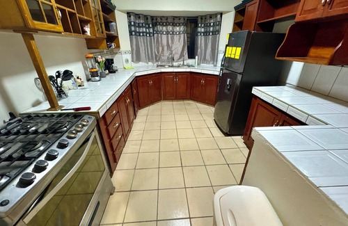 Sector 1 Nor-Oeste Casa | Spacious 4-bedroom house with WiFi and AC in vibrant San Pedro Sula