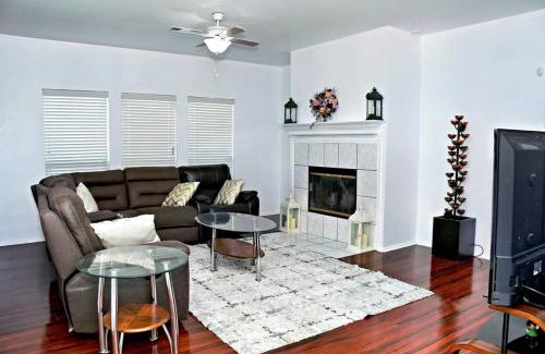 Southeast Arlington Casa | Spacious 4-bedroom house with AC, Wi-Fi superb in the Heart of Arlington, TX!