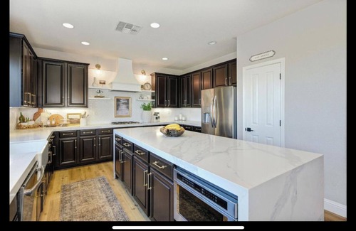 Rancho Cordova Casa | Spacious 4-bedroom house in lovely Rancho Cordova Anatolia-WiFi, clubhouse