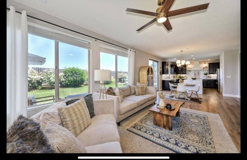 Rancho Cordova Casa | Spacious 4-bedroom house in lovely Rancho Cordova Anatolia-WiFi, clubhouse