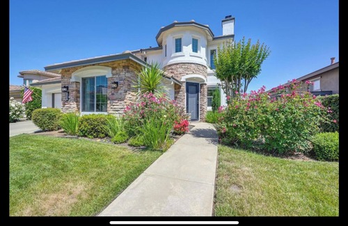 Rancho Cordova Casa | Spacious 4-bedroom house in lovely Rancho Cordova Anatolia-WiFi, clubhouse