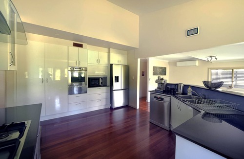 Coomba Park Casa | Spacious 4 bedroom family home with pool