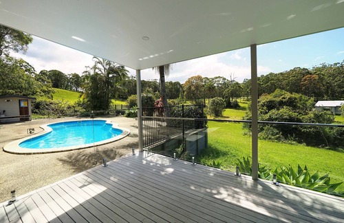 Coomba Park Casa | Spacious 4 bedroom family home with pool