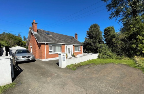 Carrickfergus Casa | Spacious 4-bedroom house in charming Carrickfergus.
