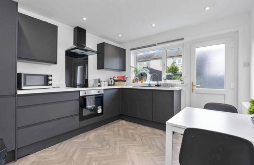 Livingston Casa | Spacious 4 bedroom home close to airport
