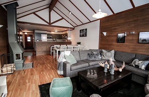 Salen Apartamento | Spacious 4 Bedroom Apartment in the Midst of Skiing, Hiking & Biking