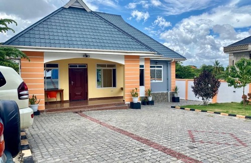 Kisutu Casa | Spacious 4-bedroom house in gorgeous Dar es Salaam with Wi-Fi, AC
