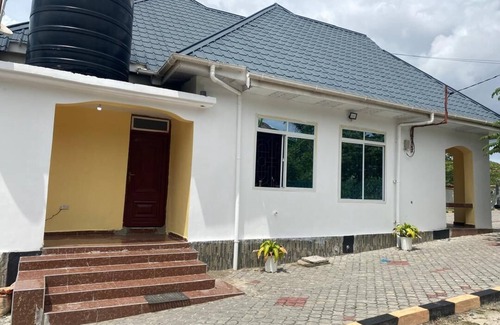 Kisutu Casa | Spacious 4-bedroom house in gorgeous Dar es Salaam with Wi-Fi, AC