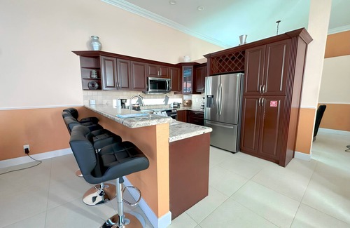Survey Creek Casa | Spacious 4-bedroom house in brilliant Coral Springs with AC