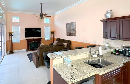 Survey Creek Casa | Spacious 4-bedroom house in brilliant Coral Springs with AC