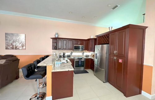 Survey Creek Casa | Spacious 4-bedroom house in brilliant Coral Springs with AC