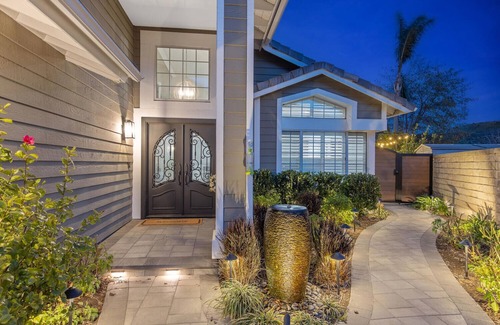 Santa Clarita Casa | Spacious 4-bedroom house in charming Santa Clarita with Pool
