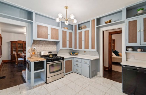 Des Moines Casa | Spacious 4-bedroom 2ba classy house ready to host your large group!