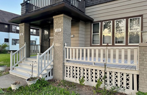 Milwaukee Casa | Spacious 4 Bedroom, 2 Bath Upper, 2-Unit Layout, Pet-Friendly + Fenced Yard