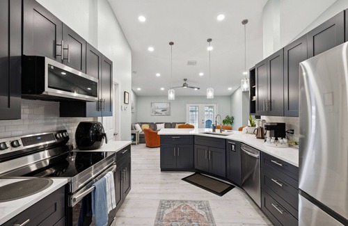 Palm Bay Casa | Spacious 4 bedroom, 2000 sq ft home with parking on premise.