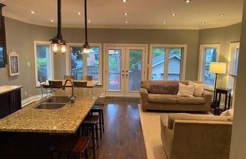 Old East York Casa | Spacious 4 Bedroom, 3.5 bath in Midtown