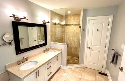 Old East York Casa | Spacious 4 Bedroom, 3.5 bath in Midtown