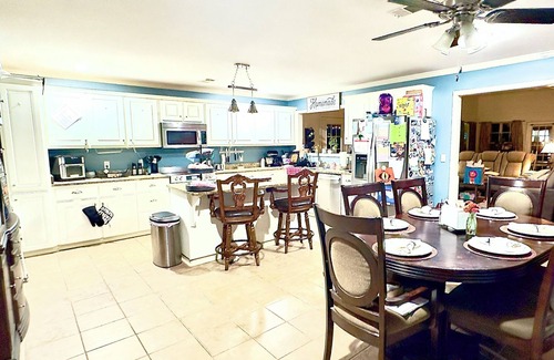 Oxford Casa | Spacious 4 bedroom 3 bath house only minutes to the Square and campus!