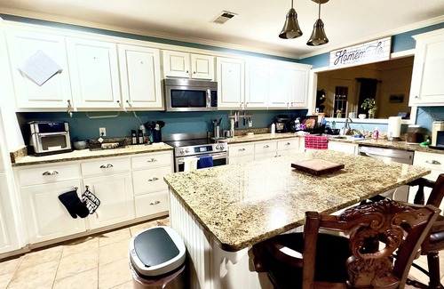 Oxford Casa | Spacious 4 bedroom 3 bath house only minutes to the Square and campus!