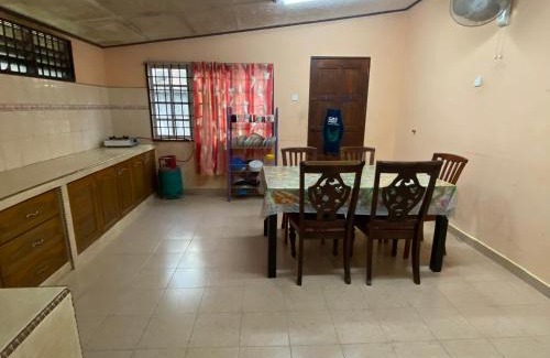 Chukai Casa | Spacious 4 Bedroom 3 bathroom (Coway & Wifi)