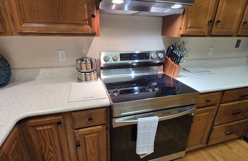 Sequim Casa | Spacious 4-bedroom 3-full bathroom on Cedars at Dungeness golf course.