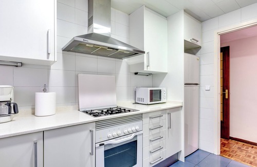 Sants-Badal Apartamento | Spacious 4 Bedroom Apartment Fira BCN & Camp Nou