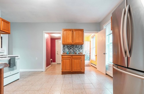 Worcester Apartamento | Spacious 4-bedroom apartment close to UMass Medical and St. Vincent Hospital