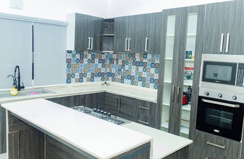 Abuja Apartamento | Spacious 4 bedroom Apartment with gym, laundry, internet, and 24Hrs solar power