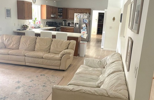 Lake Worth Casa | Spacious 4-bedroom country house in charming Wellington with WiFi, AC