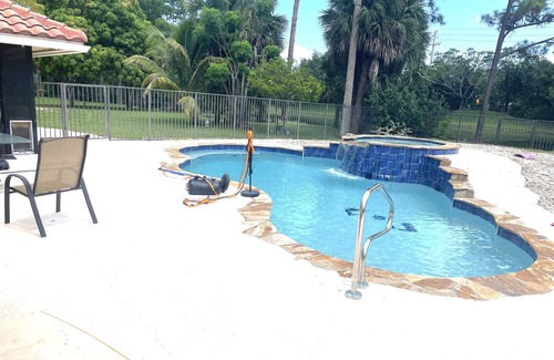 Lake Worth Casa | Spacious 4-bedroom country house in charming Wellington with WiFi, AC