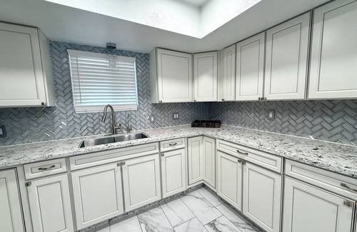 Centennial Hills Casa | Spacious 4- bedroom can sleep up to 22 - entertaining Game room