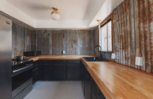 Dunlap Cabina | Spacious 4-bedroom cabin on secluded private land