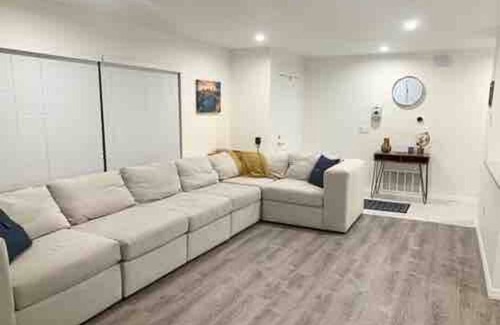 Indian Ridge Casa | Spacious 4-bedroom Dream Getaway Nr Disney! Own Pool & Modern Feel!