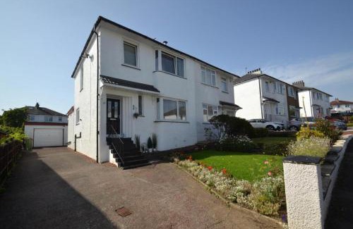 Glasgow Casa | Spacious 4-Bedroom Family Home in Giffnock Glasgow