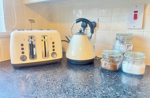 Hereford Casa | Spacious 4-Bedroom Family Home - sleeps 7