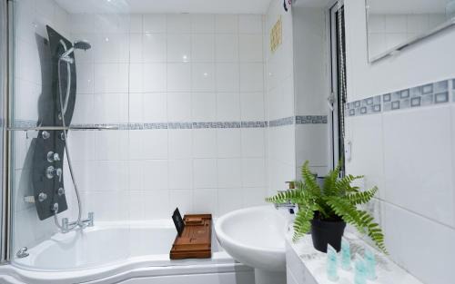 Tea Green Apartamento | Spacious, 4 Bedroom, Free Parking & Garden