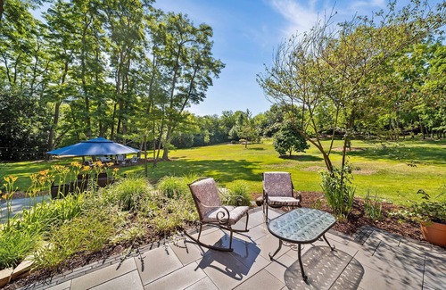 Plato Center Casa | Spacious 4-bedroom getaway with beautiful patio garden & fitness room, Wifi