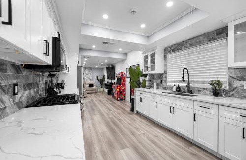 Charter Oak Casa | Spacious 4-bedroom Glendora Super House