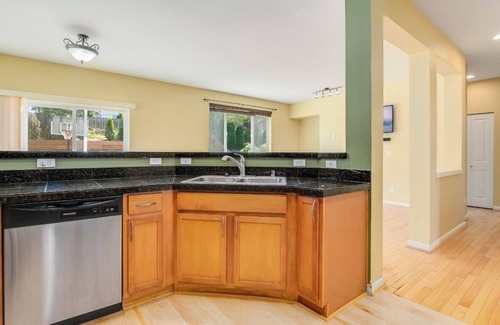 Auburn Casa | Spacious 4-bedroom house in enchanting Lake Tapps with WiFi